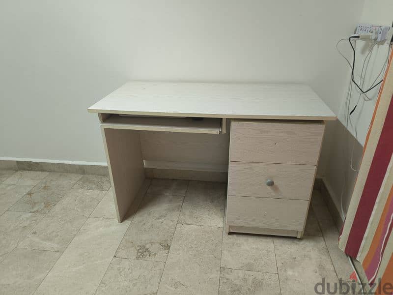 Used computer table for sale 1