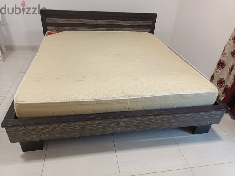 Bed with mattress 0