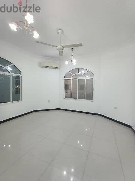 Uzaiba luxuriou 7 BR Villa For Rent
بالعذيبه فيلا 7 غرف للايجار 10