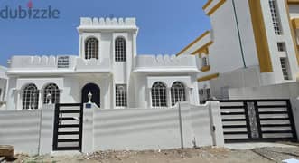 A spacious family villa in Al Azaiba. فيلا واسعة وعائلية بالعذيبة 0