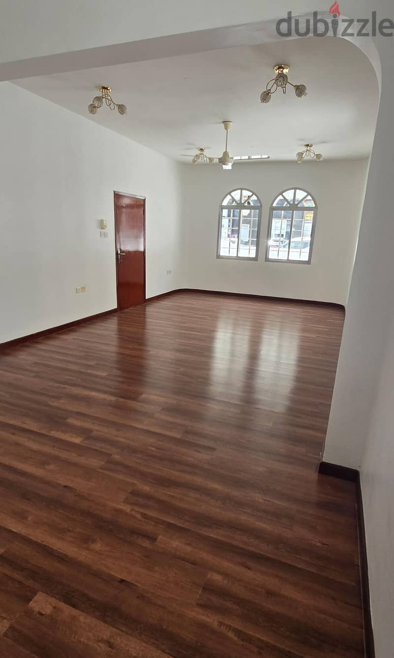 A spacious family villa in Al Azaiba. فيلا واسعة وعائلية بالعذيبة 3