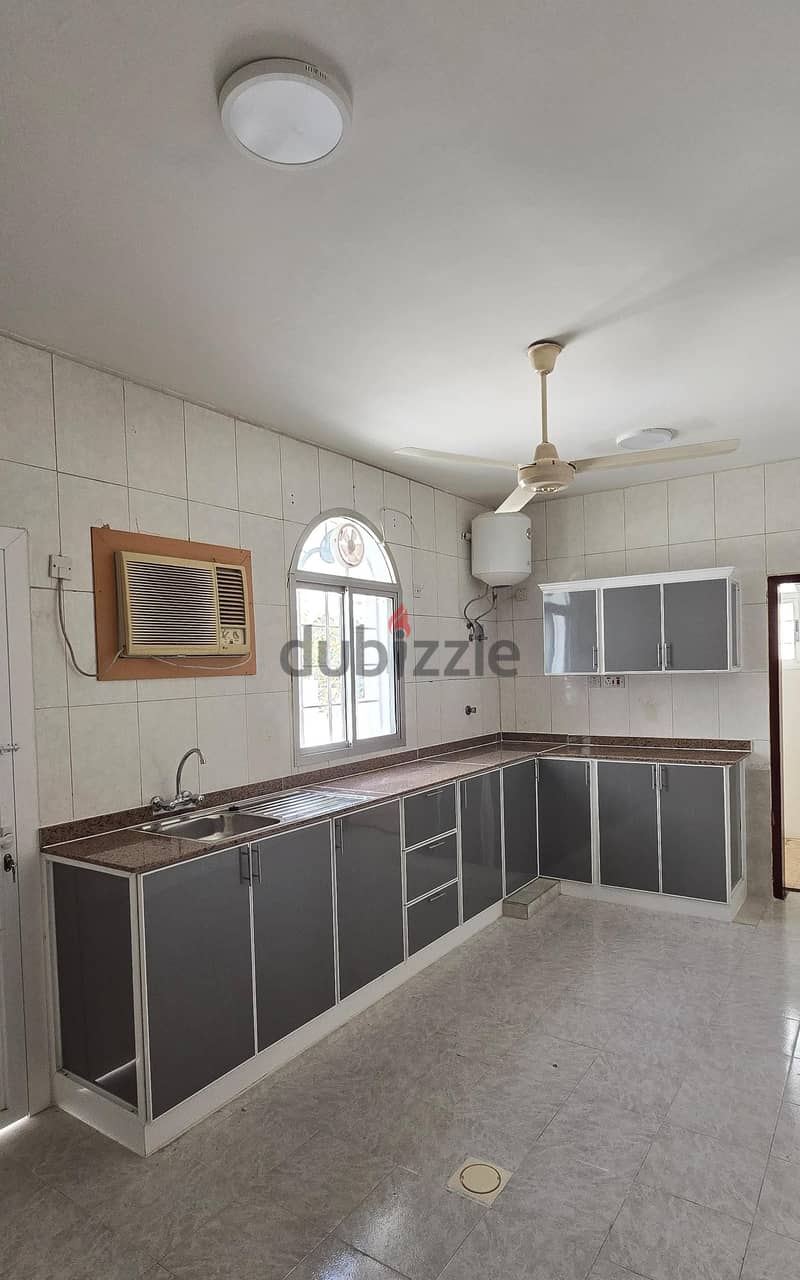 A spacious family villa in Al Azaiba. فيلا واسعة وعائلية بالعذيبة 6