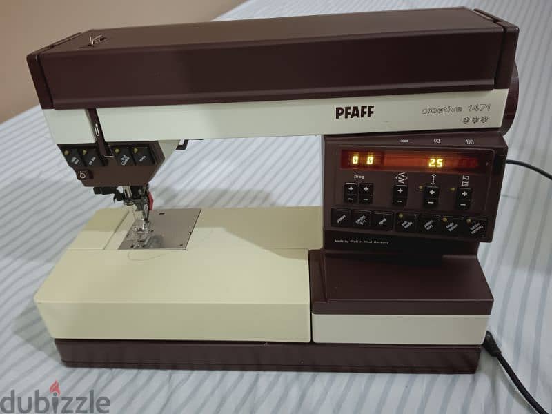 :Sewing machine  PFAFF. MODEL NOREATUVE 1471. Made in germany 2