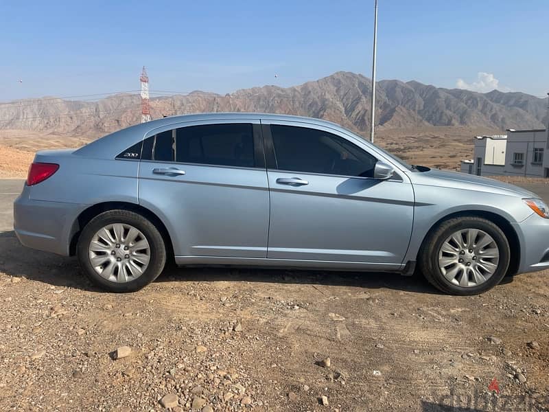 Chrysler 200/200C EV 2013 1