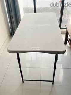 Foldable Table and High-Quality Carpet for Sale – Great Condition! 0