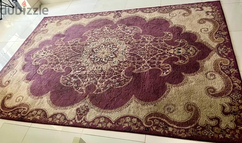 Foldable Table and High-Quality Carpet for Sale – Great Condition! 3