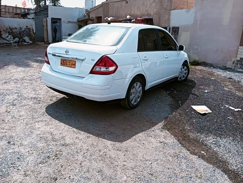 Nissan Tiida 2011 3