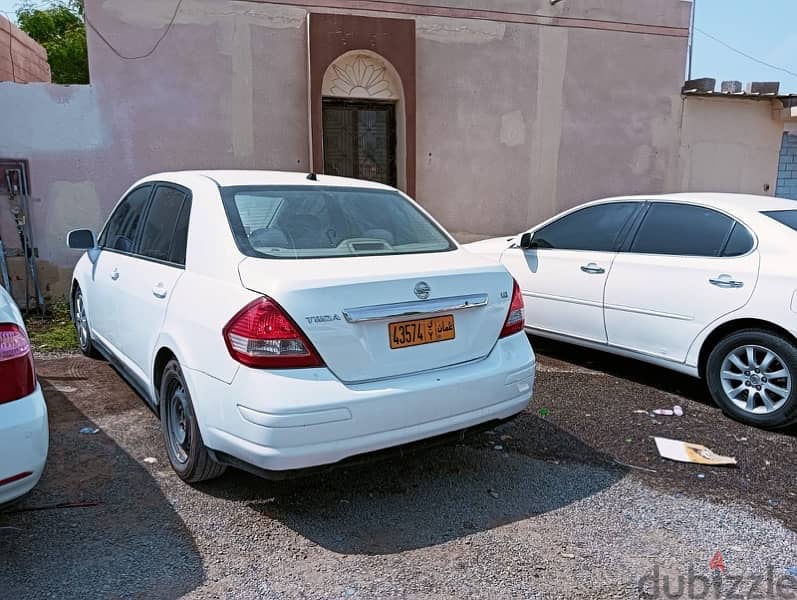 Nissan Tiida 2011 4