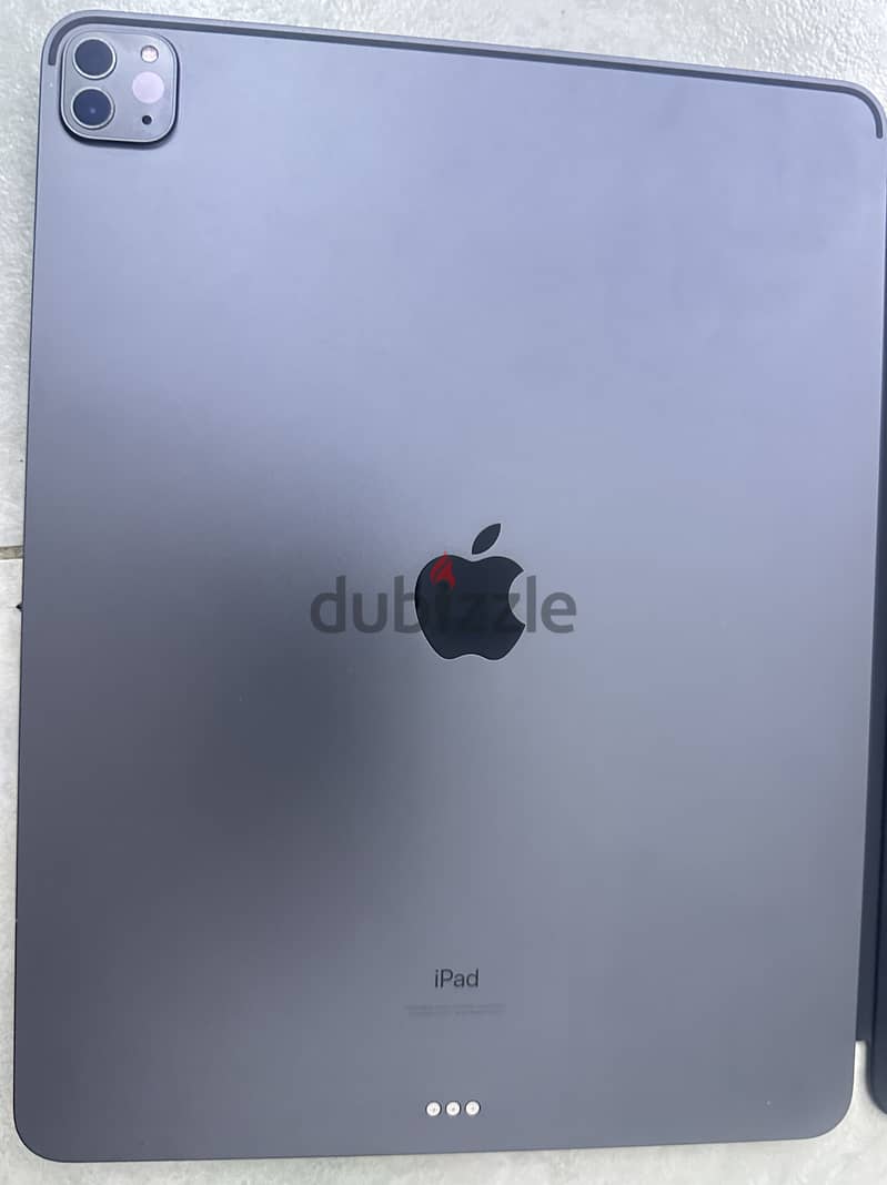 iPad Pro 4th generation with Apple keyboard case 2