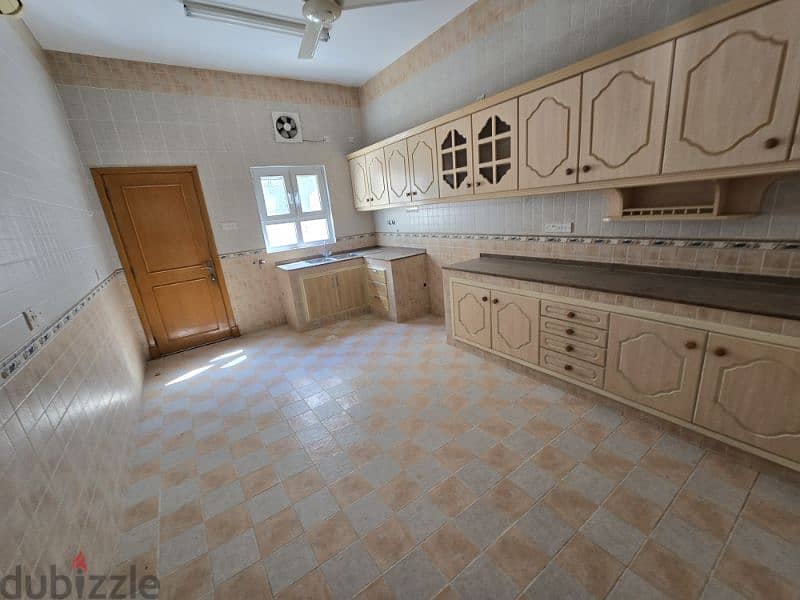 Very nice villa near PDO qurm area good location 3