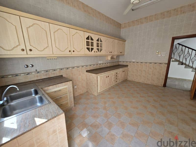 Very nice villa near PDO qurm area good location 6