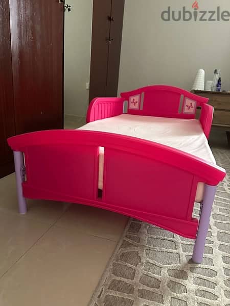 Toddler Bed with mattress from center point baby shop. 2