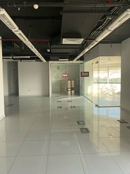 2 months free rent ,155 Sqm office for rent and sale in jasmine comple 1