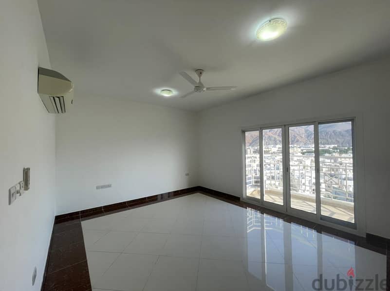 3 BR Large Apartment in Khuwair 33 5