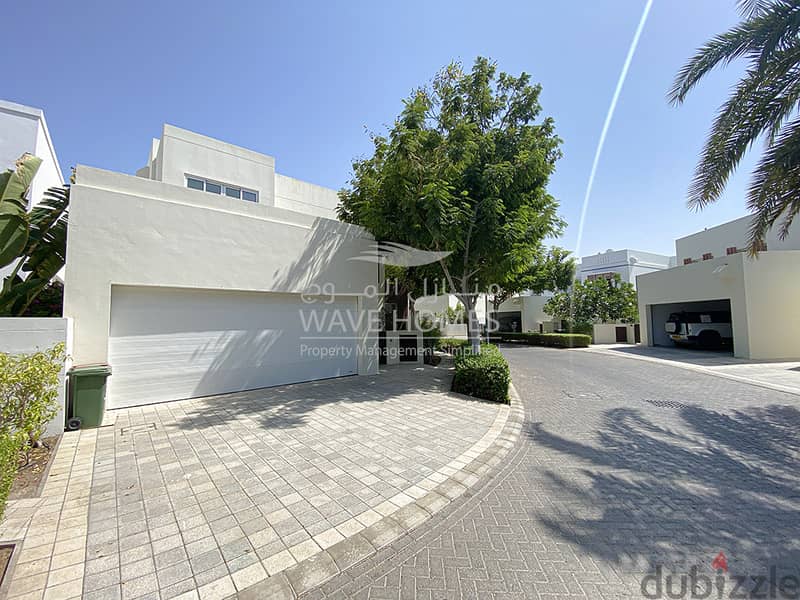 Spacious 4 Bed Villa for Sale in Al Mouj 0