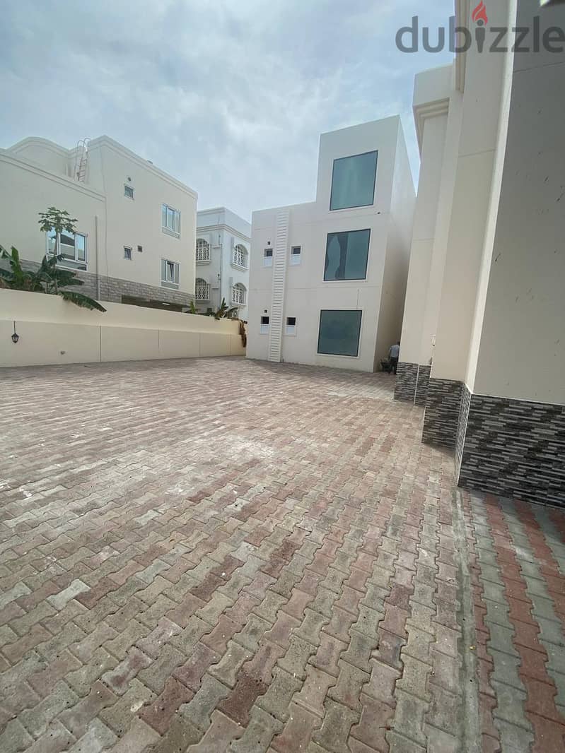 For Rent 5 Bhk Villa in Al Azaiba 1