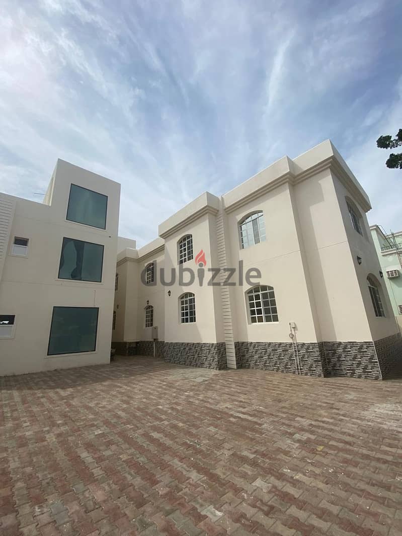 For Rent 5 Bhk Villa in Al Azaiba 4