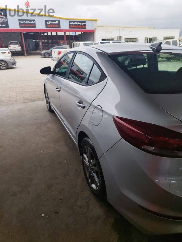 Hyundai Elantra 2018 10