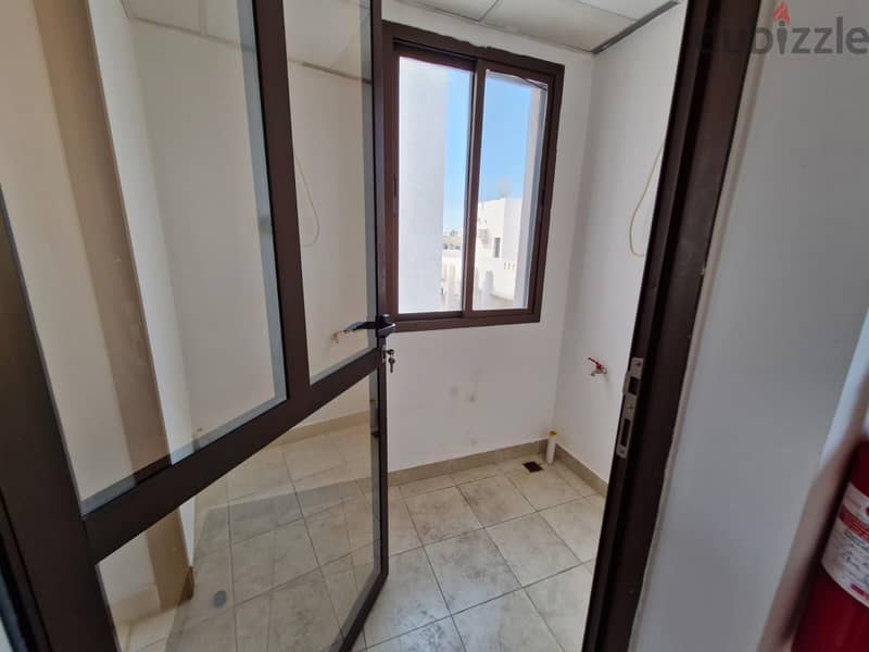 2 BR Cozy Apartment in Al Khuwair – Nearby Amenities 5