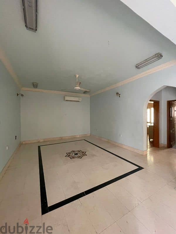 Luxury villa in Bawshar فيلا في حي البيضاء بوشر للايجار 4