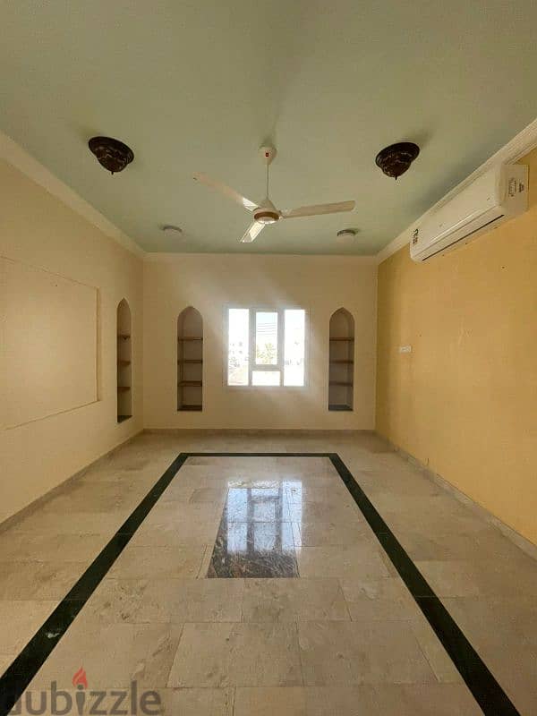 Luxury villa in Bawshar فيلا في حي البيضاء بوشر للايجار 5