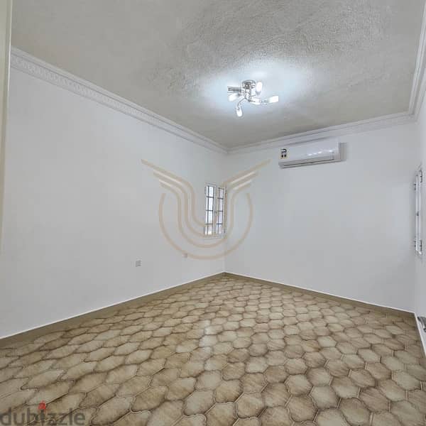 Luxury apartment on the first floor in a villa, price 450 OMR 5