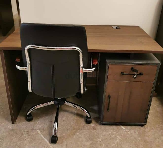 As new studying/office desk 0