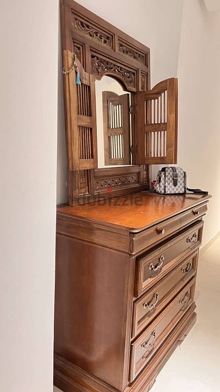 a mirror table very clean / طاولة جامه نضيفه جدا جدا 1