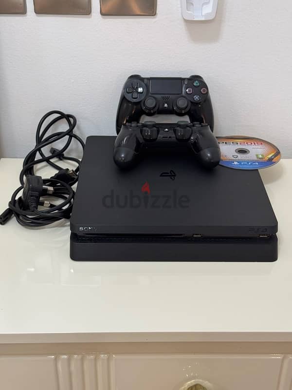 PlayStation 4 with 2 controller بلايستيشن 4 0