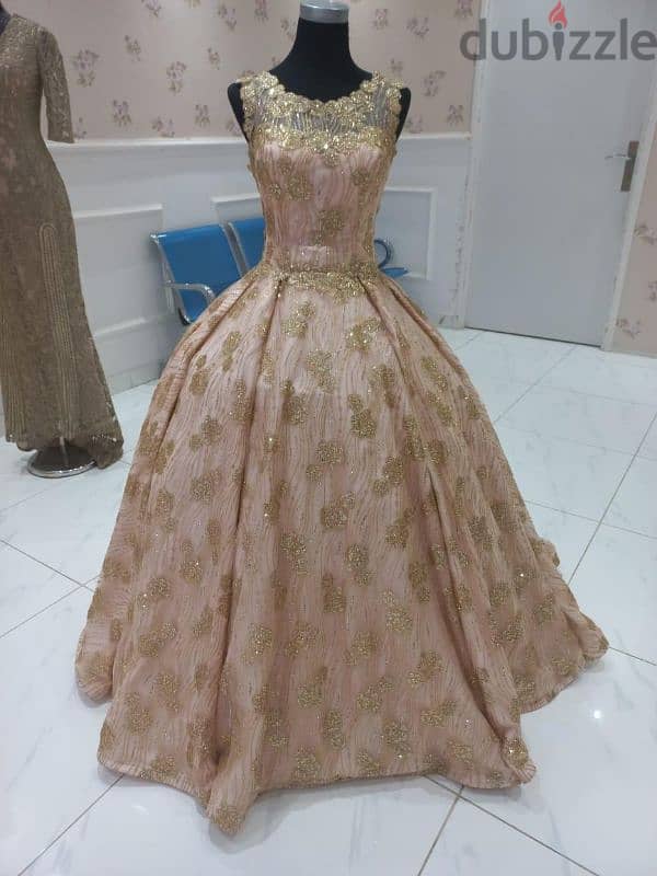 Beautiful wedding gown gown like New  فستان زفاف جميل كأنه جديد للبيع 1