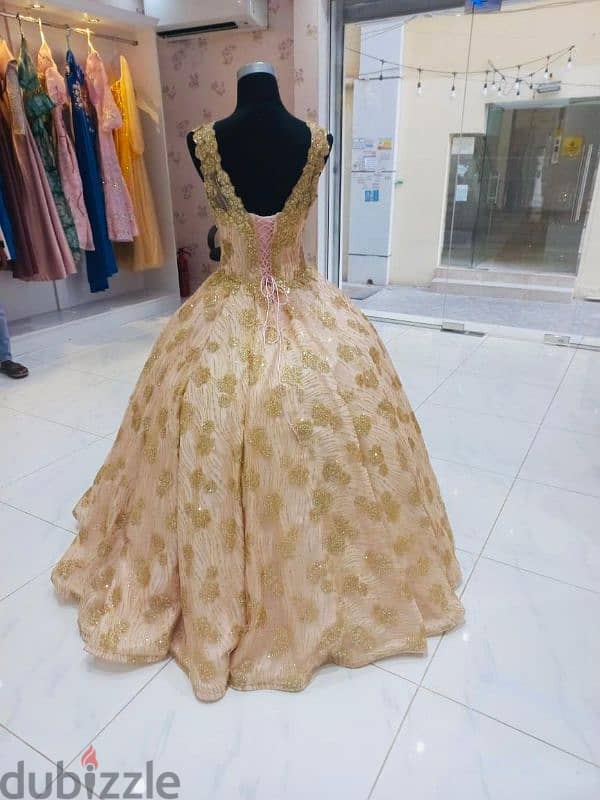 Beautiful wedding gown gown like New  فستان زفاف جميل كأنه جديد للبيع 2