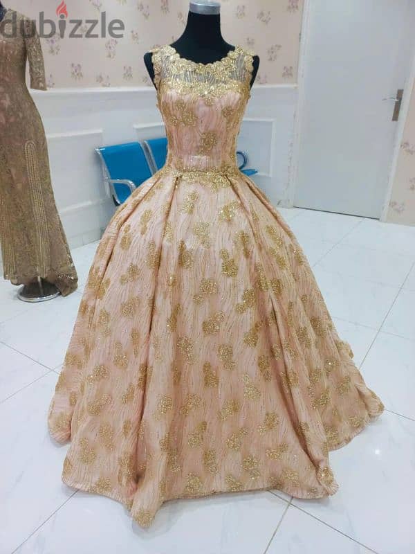 Beautiful wedding gown gown like New  فستان زفاف جميل كأنه جديد للبيع 3