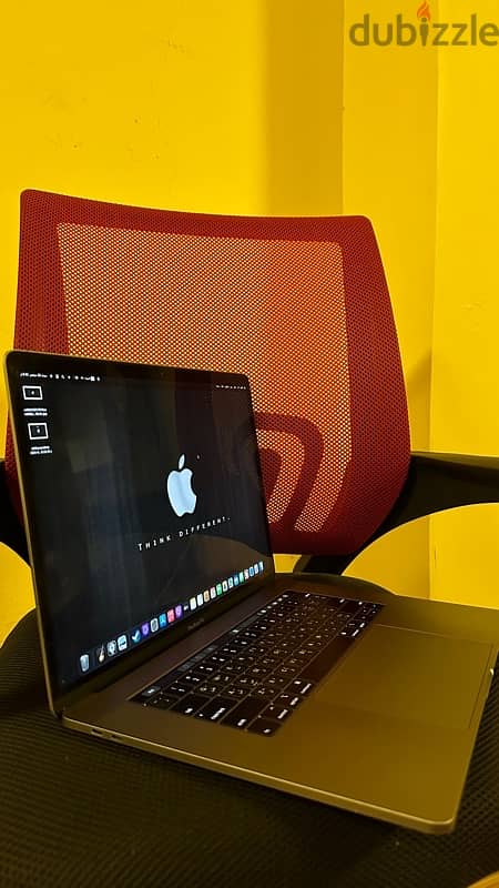 للبيع MacBook pro مع ماوس ماجك مجانا 2