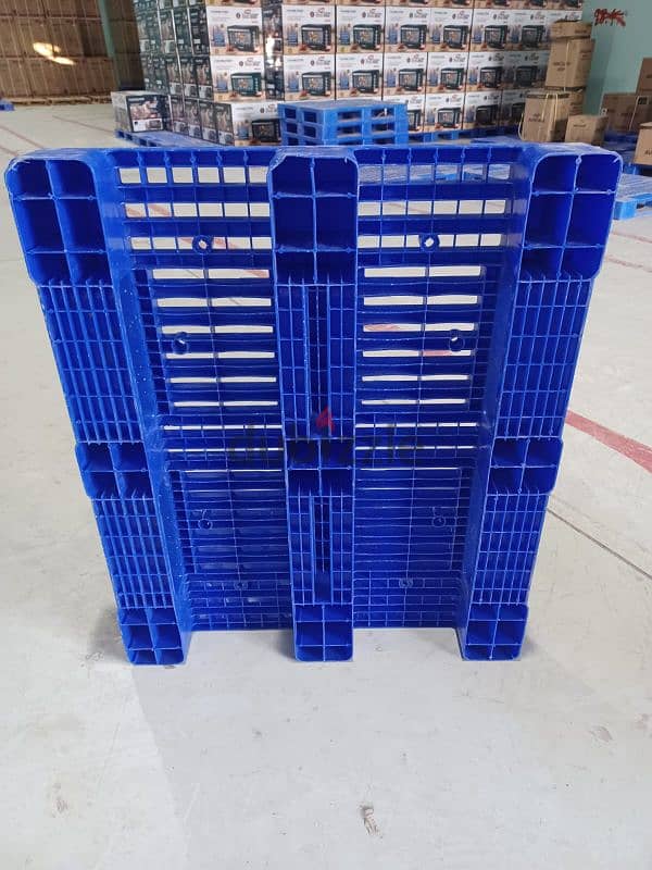 we have all kinds pallets and boxes 3