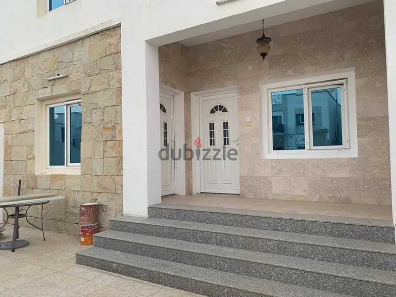 villa for rent located alkhoud seven 8