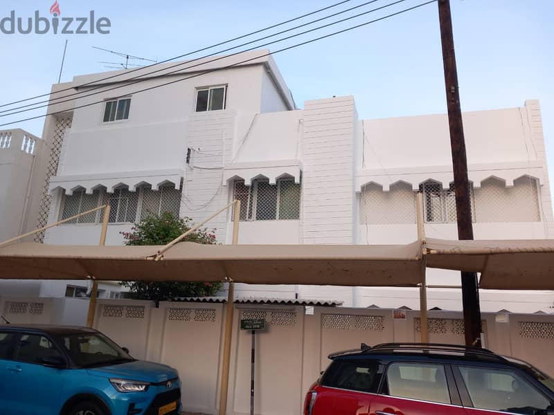 Specious 4+1 bed room villa at Rex Road, Ruwi 4