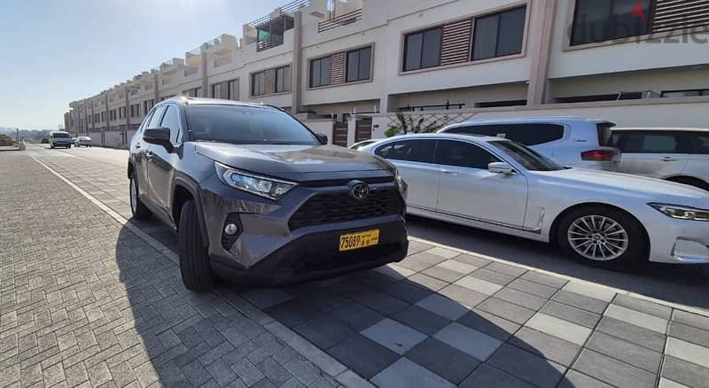 Toyota Rav 4 2019 XLE 1