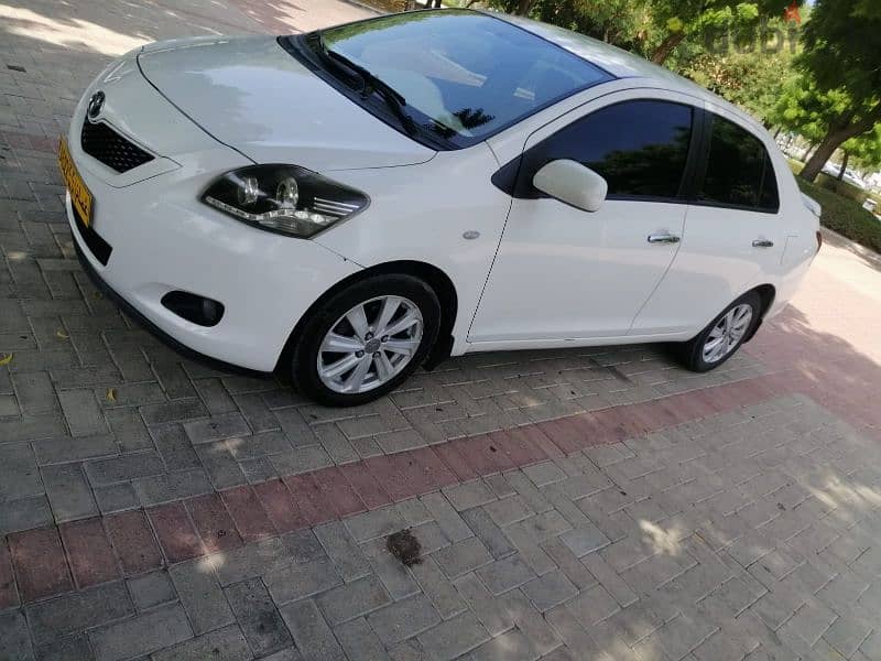 Toyota Yaris 2012 1