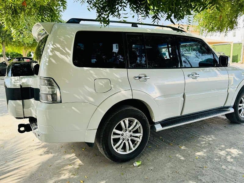 MITSUBISHI PAJERO 2