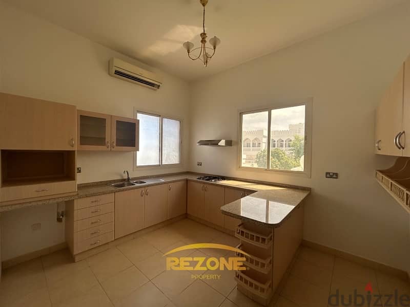 Villa for Rent in Shatti Al Qurm 5+1 BHK 16