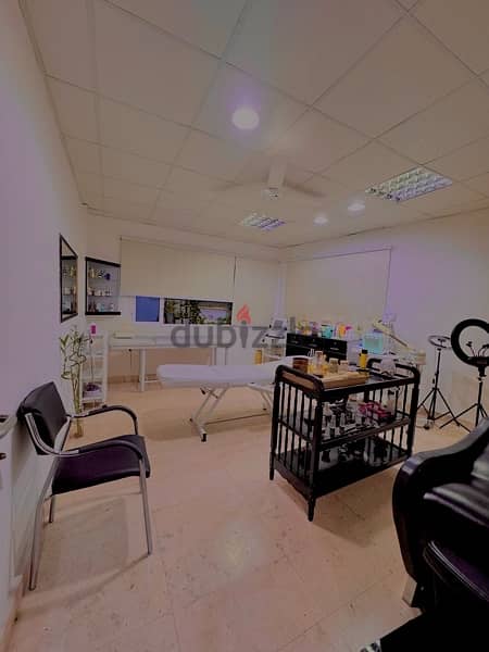 beauty salon For sale best location صالون تجميل نسائي للبيع 3