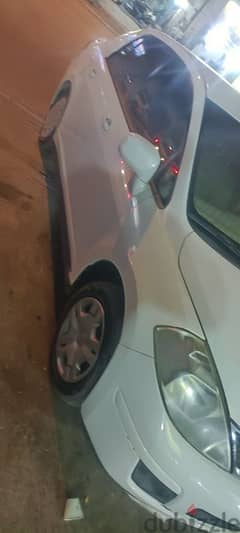 Nissan Tiida 2011 0