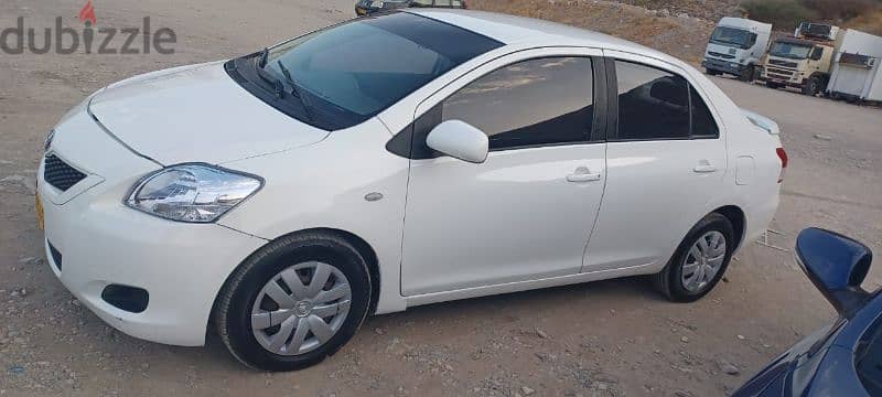 Toyota Yaris 2011 1