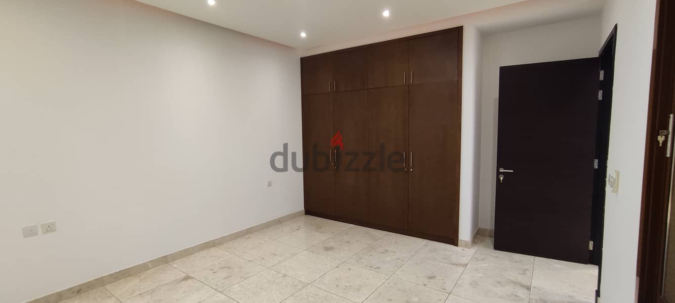 5 Bedroom Spacious Villa in Qurum 7