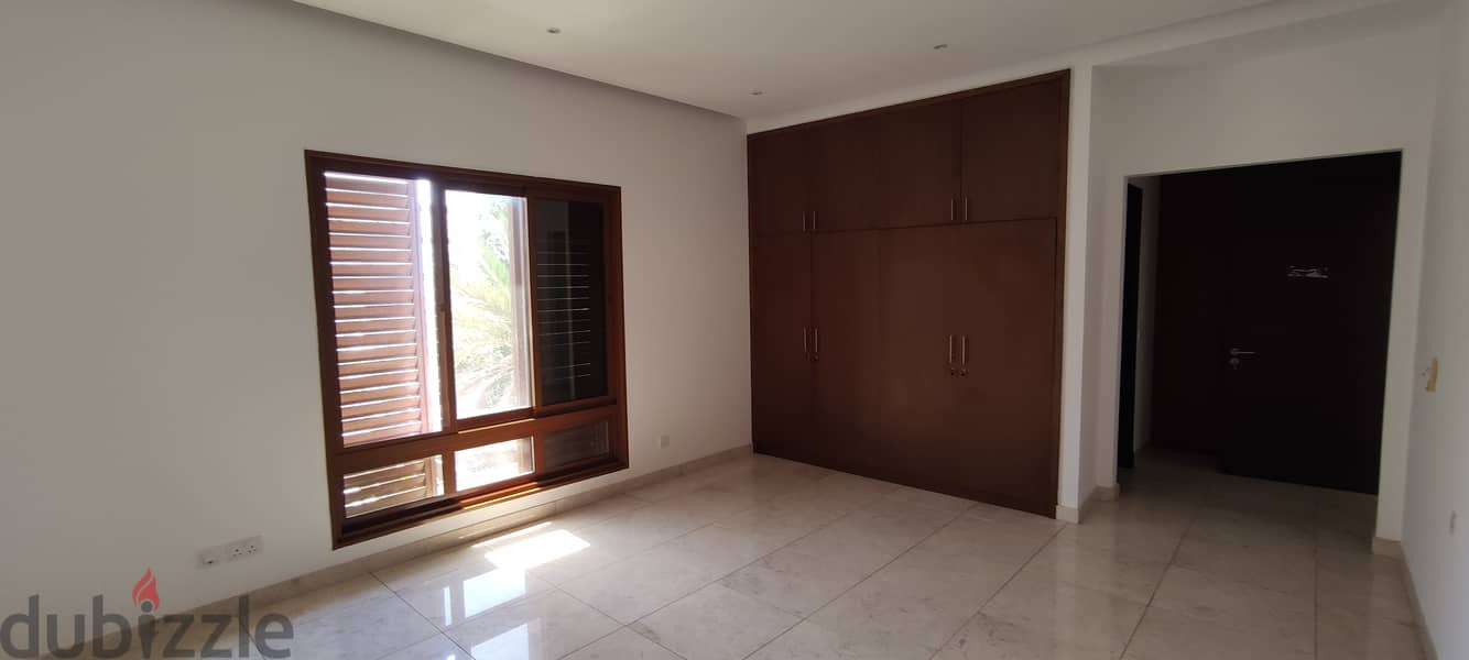 5 Bedroom Spacious Villa in Qurum 17