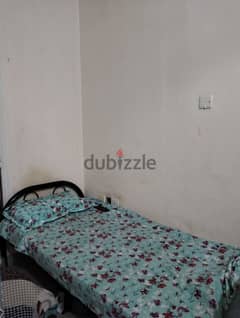 40rial room bed space(kerala people preferred)