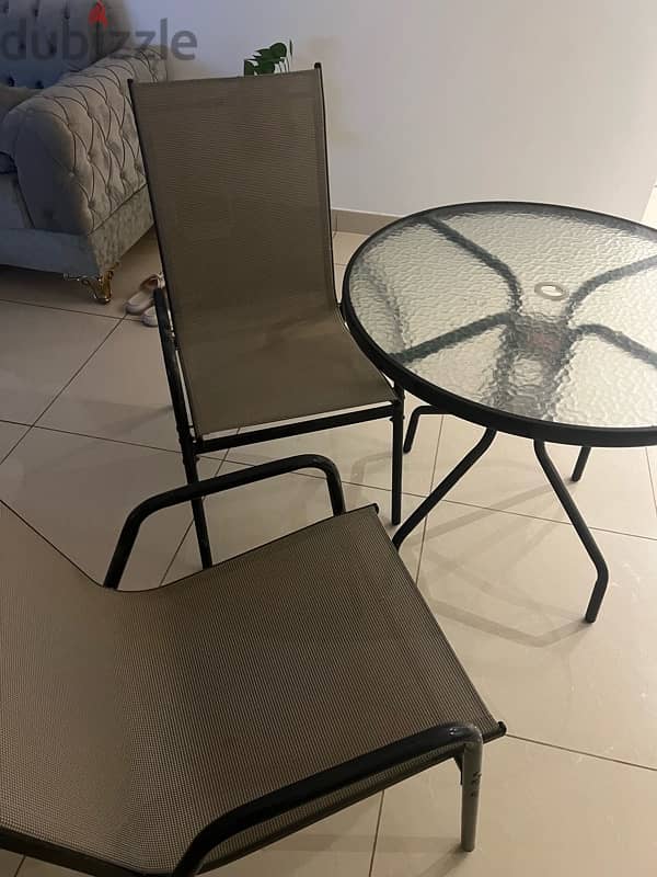 new table with 4 chairs and umbrella 1