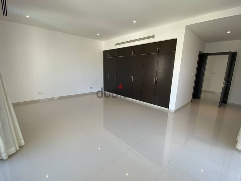 5 Bedroom Villa for Sale in Al Mouj Muscat 16