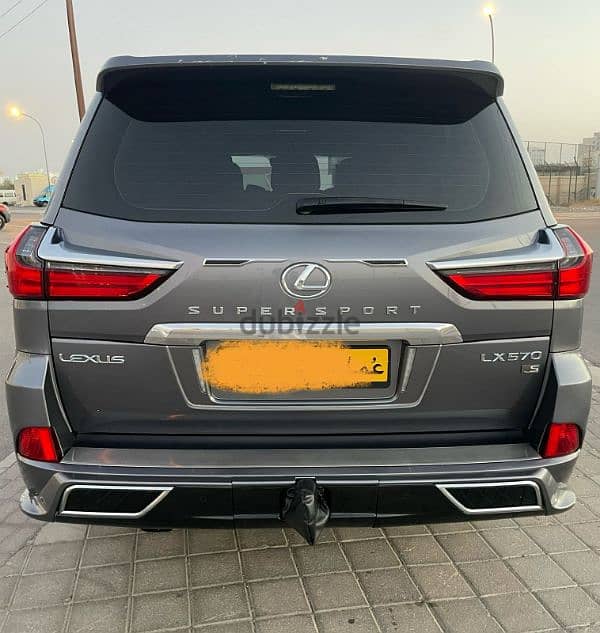 Lexus LX 570 2017 0