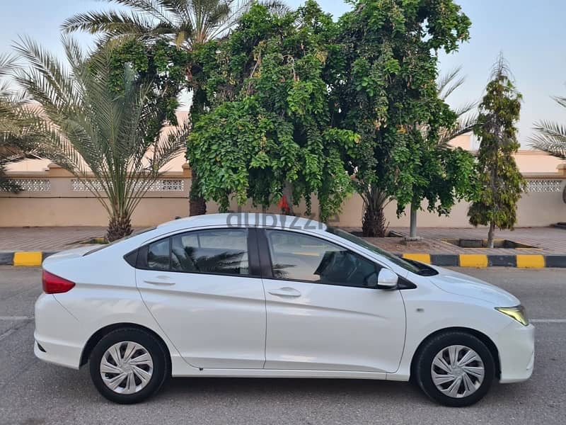 Honda City  2018 model   Gcc car Oman car  1500 CC    Mileage is 98000 3